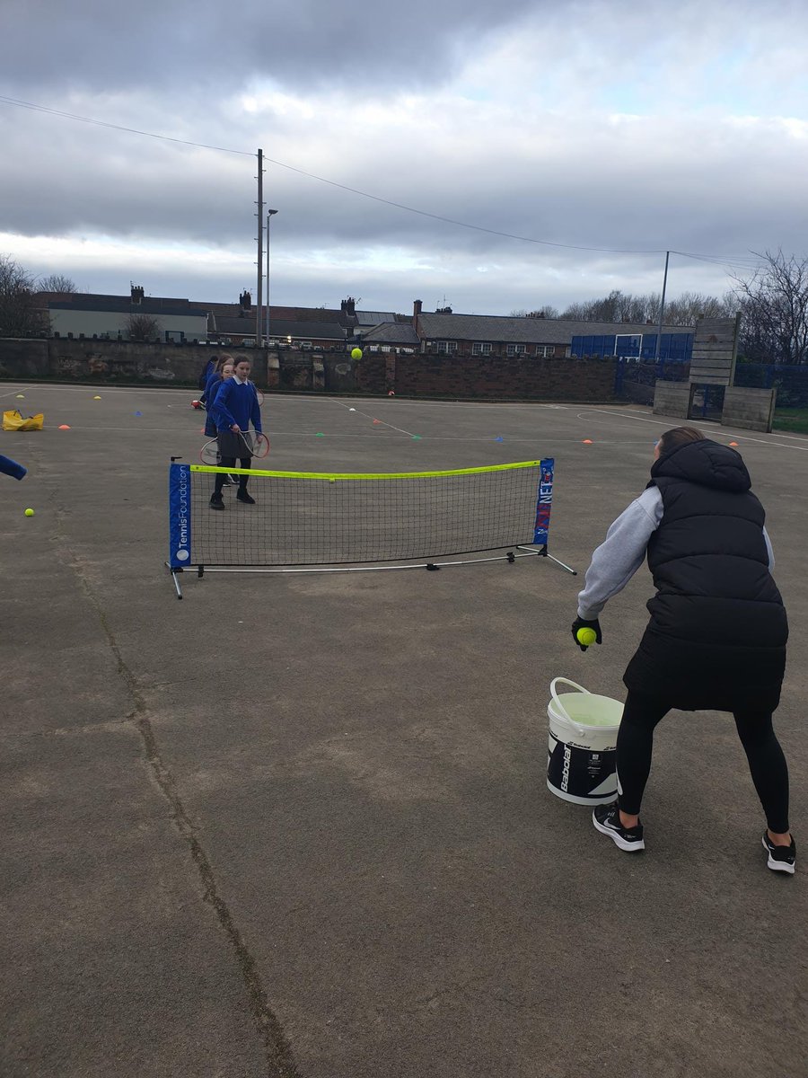 MerPolWirral's tweet photo. Officers are delivering #MiniPathfinders project to year 6 pupils this week at Our Lady St Edwards Primary.
Day 1 - choices & consequences re knife crime, hate crime, anti-social behaviour & drugs.
Promoting alternative activities such as sport through @ActiveWirral
#Prevention https://t.co/qErcTMJUjm