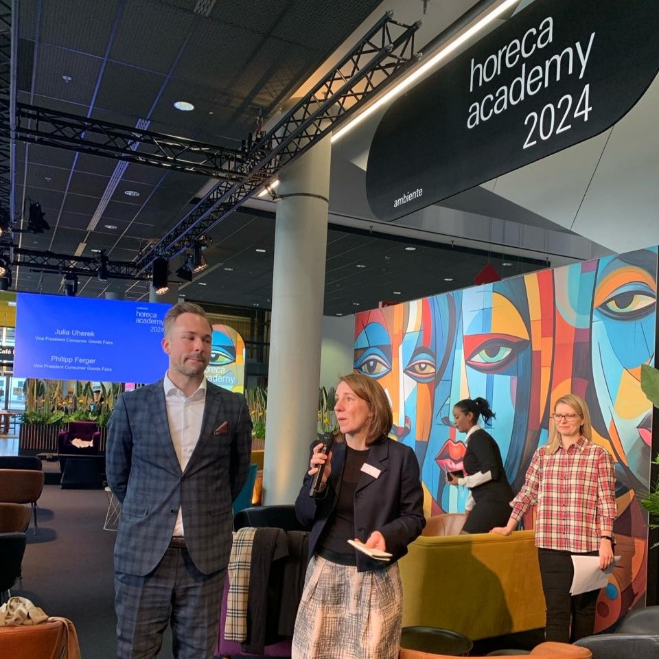 Hotelgaferia's tweet photo. Miembros del comité organizador Hotelga visitaron el espacio HoReCa dentro de @ambientefair de @messefrankfurt. El evento más importante de bienes de consumo del mundo donde se presentaron las tendencias hoteleras y gastronómicas del futuro.
@AHTArgentina @fehgra @MesseArgentina https://t.co/2iSiszlAo4