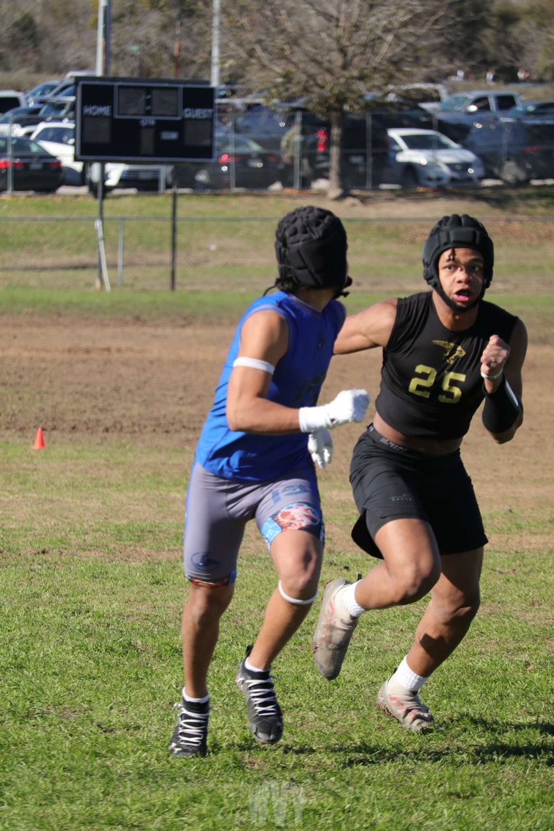 Landonguerra13's tweet photo. some 7on7 pics from this weekend!#receiver #co2027 #sanmarcos https://t.co/Kgh2YFkhOV