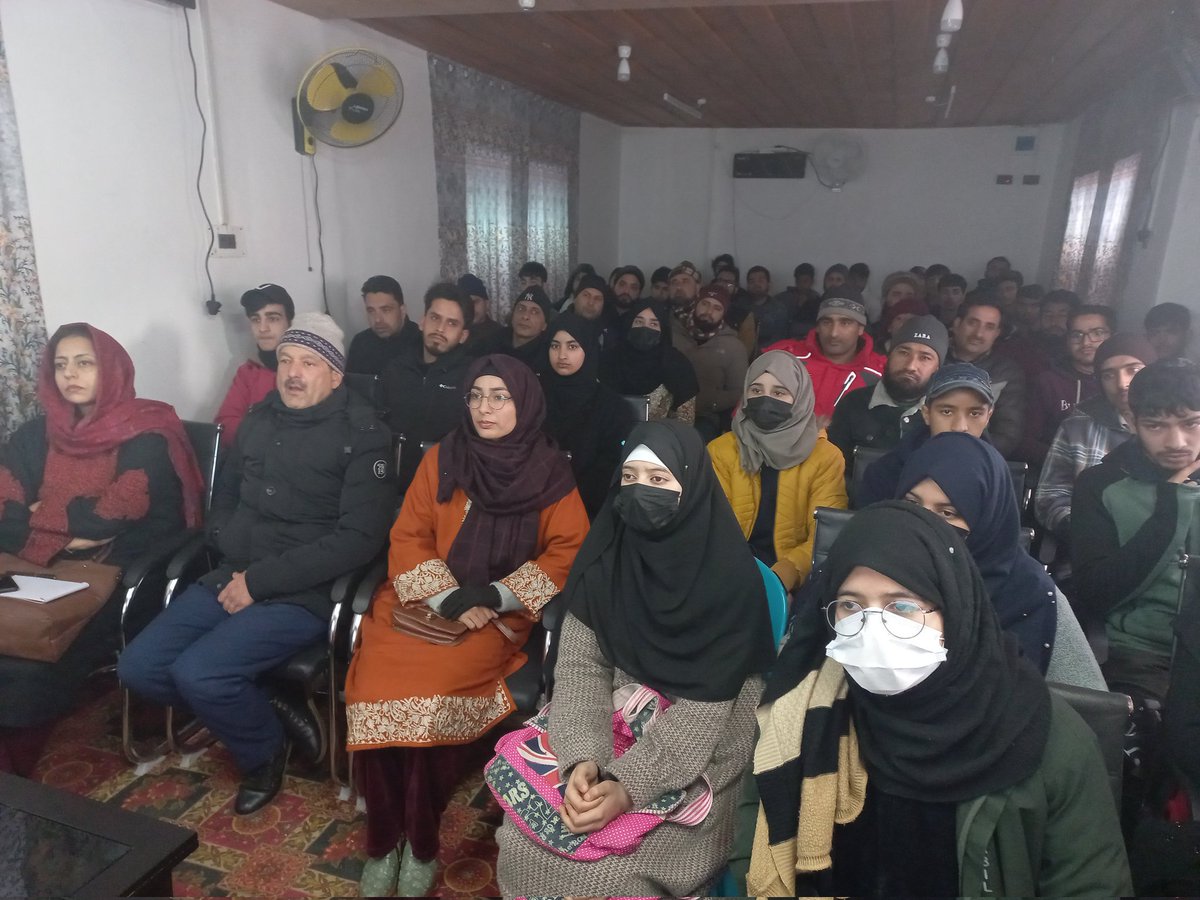 DIETbpr's tweet photo. *DIET Bandipore organised Successful One-Day Programs under the able guidance of Chief Education officer/Principal DIET Bandipore Mr Mohammad Amin Beigh on Holistic Progress Card and National Blender-Based Creative Design.
  @dcbandipora @indranibhaduri @jkscert_ https://t.co/Dm7jyDCyaX