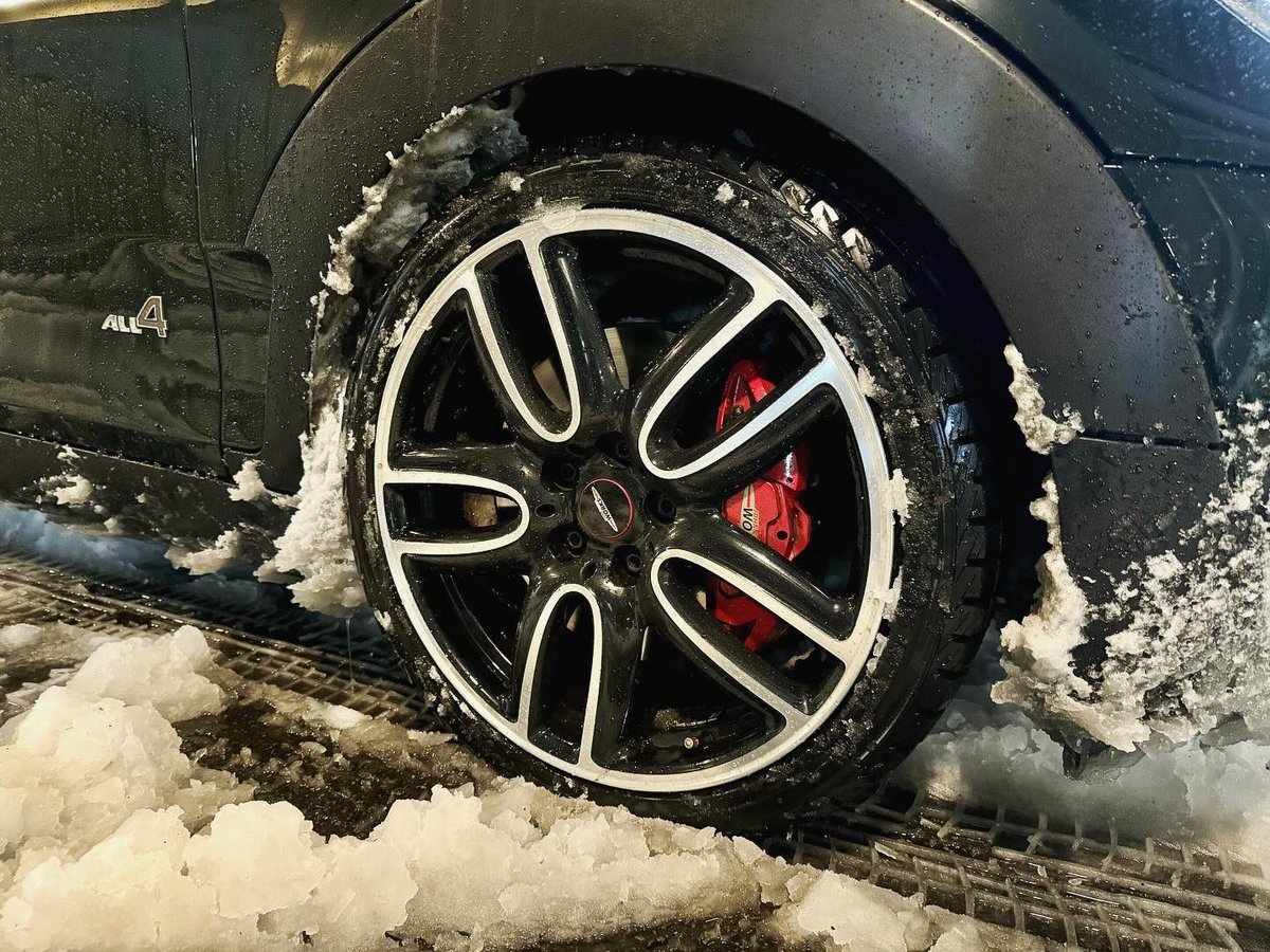 echigoya380RS's tweet photo. 見せてもらおうか
ice GUARD ig52cとALL4の性能とやらを
走る・曲がる・止まる
まーったく不安なく走れました🚗💨
こんな時間に不要不急の外出してスミマセン🙇♂️
#iceGUARD
#ig52c
#足車
#F54
#JCW https://t.co/IKkyty5Ztl
