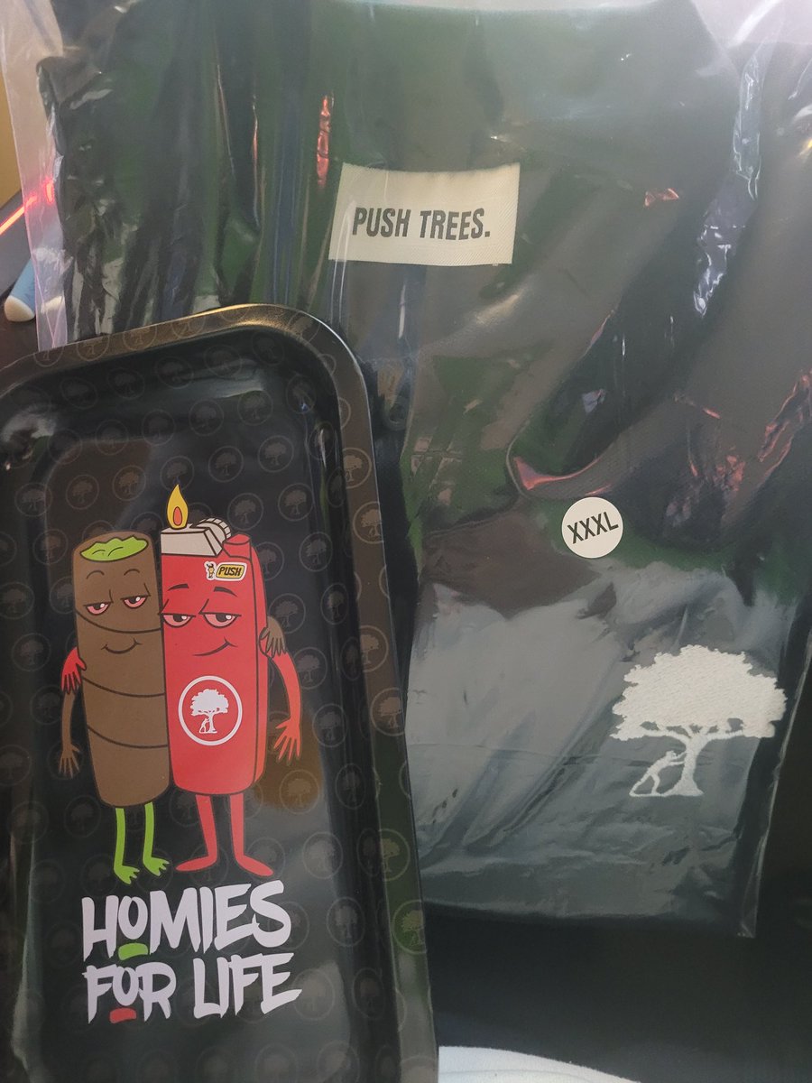 datdudetmoe's tweet image. Just came in this morning while we&apos;re seshing...this is the one I wanted...thanks @push_trees_ @dope_as_yola_  #pushtrees