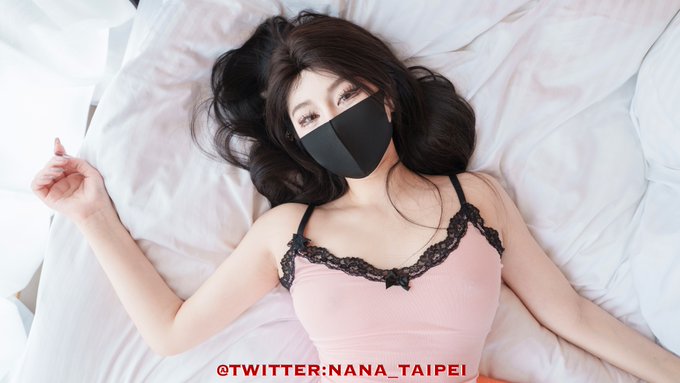 新的壁紙奉上！好看嗎😉，左邊MAC的尺寸，右邊PC的尺寸  Presenting the new wallpaper! Looks good, doesn't it? 😉 The size on the