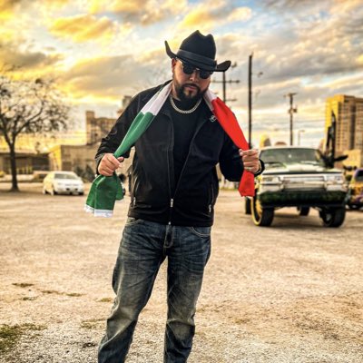 theleevalentine's tweet photo. #NewProfilePic https://t.co/3Y7Jd3G5id