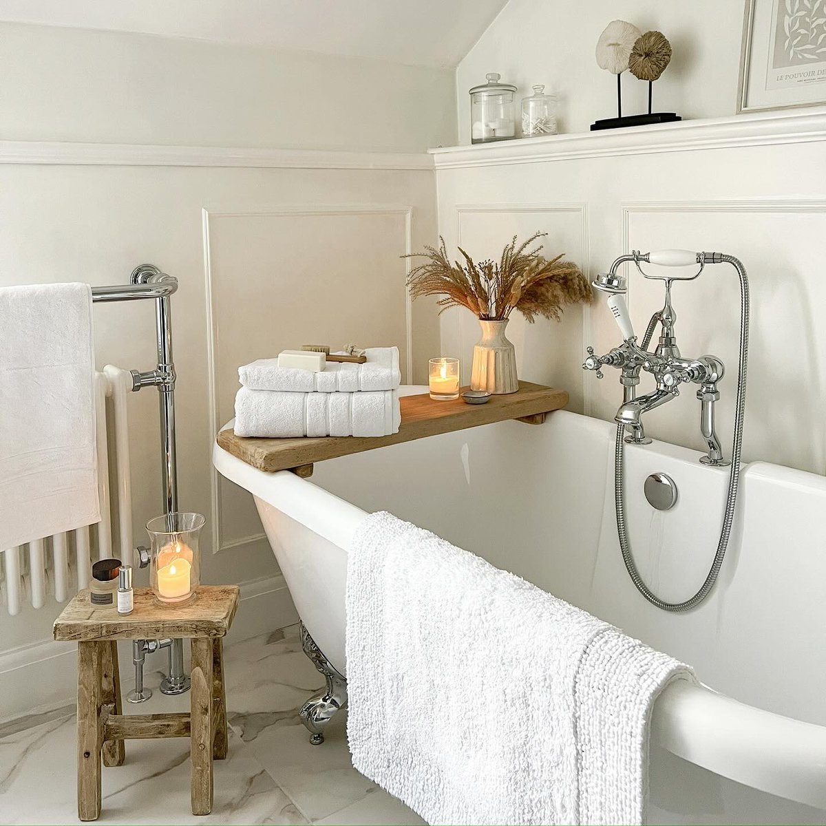 We love this fresh and clean aesthetic. The warm neutral tones of this stylish bathroom, finished with fluffy towels and cosy essentials makes it the perfect place to unwind and relax after a long day 🧖‍♀️ 🫧 #homedecor #homeinspo #bathrooms