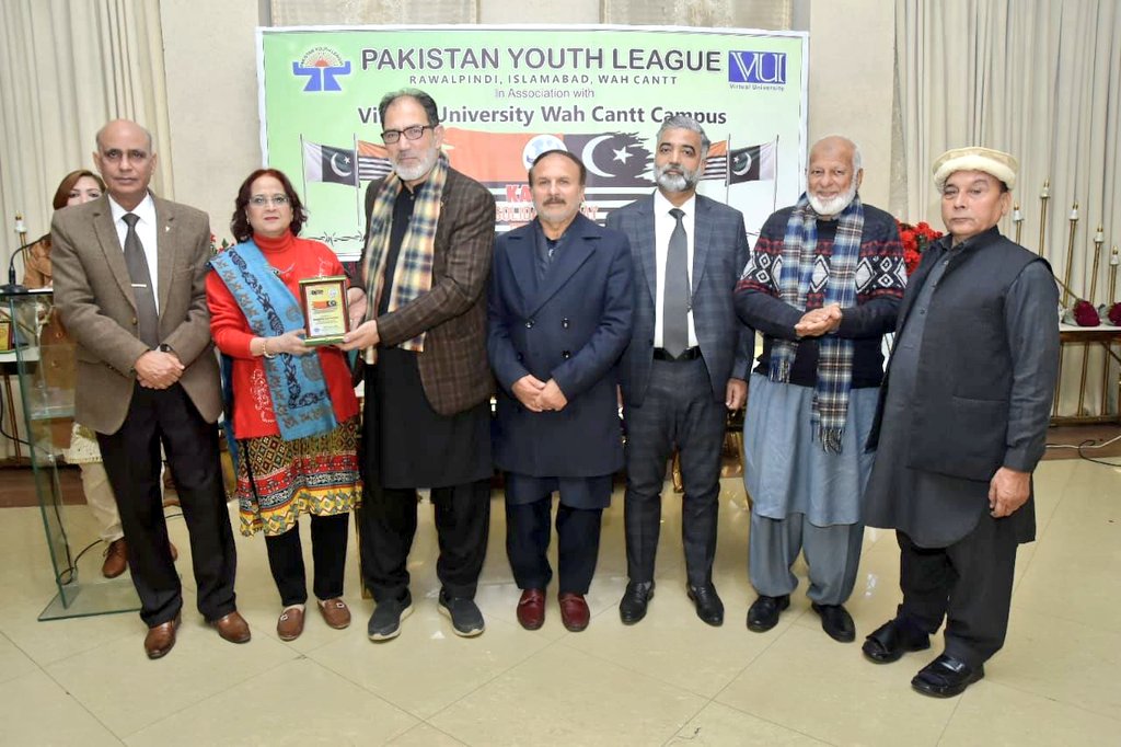 _KIIR_'s tweet photo. 4 Feb 2024:
Altaf Hussain Wani Chairman KIIR addressing the participants of the event on the occasion of #KashmirSolidarityDay organised by KIIR in collab. with Pakistan Youth League &amp; Virtual Uni Wah Cantt. 
@sultan1913 #KashmirDay #Kashmir_Solidarity_Day https://t.co/Re7amIwl2G