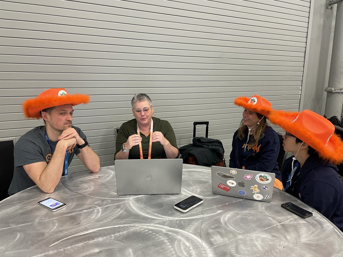 The amazing @lesliefisher gearing up for her talk on Curipod TODAY at 3pm in Ballroom A

Don't miss it! #ThinkOrange 🧡🧡🧡

She's at our booth now, if you want to say hi!