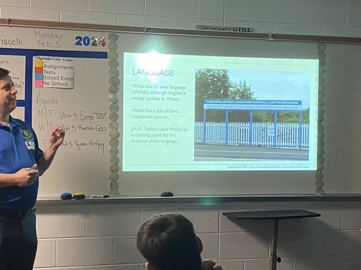 As we wrap up our Europe Unit we had the pleasure of Mr Thomas giving us a presentation on his place of birth, Wales. It was amazing to have a first hand account of language, culture and history complete with a Q&A to follow! @NeimanOwens @CarmenMichaud