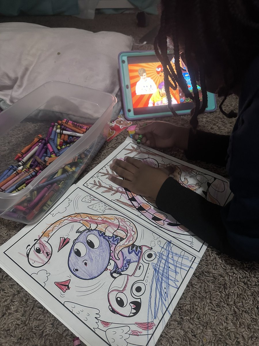 lil sis woke me up at 6:30 in the morning asking if i could color with her before she went to school then proceeded to put yt for us to watch too😭