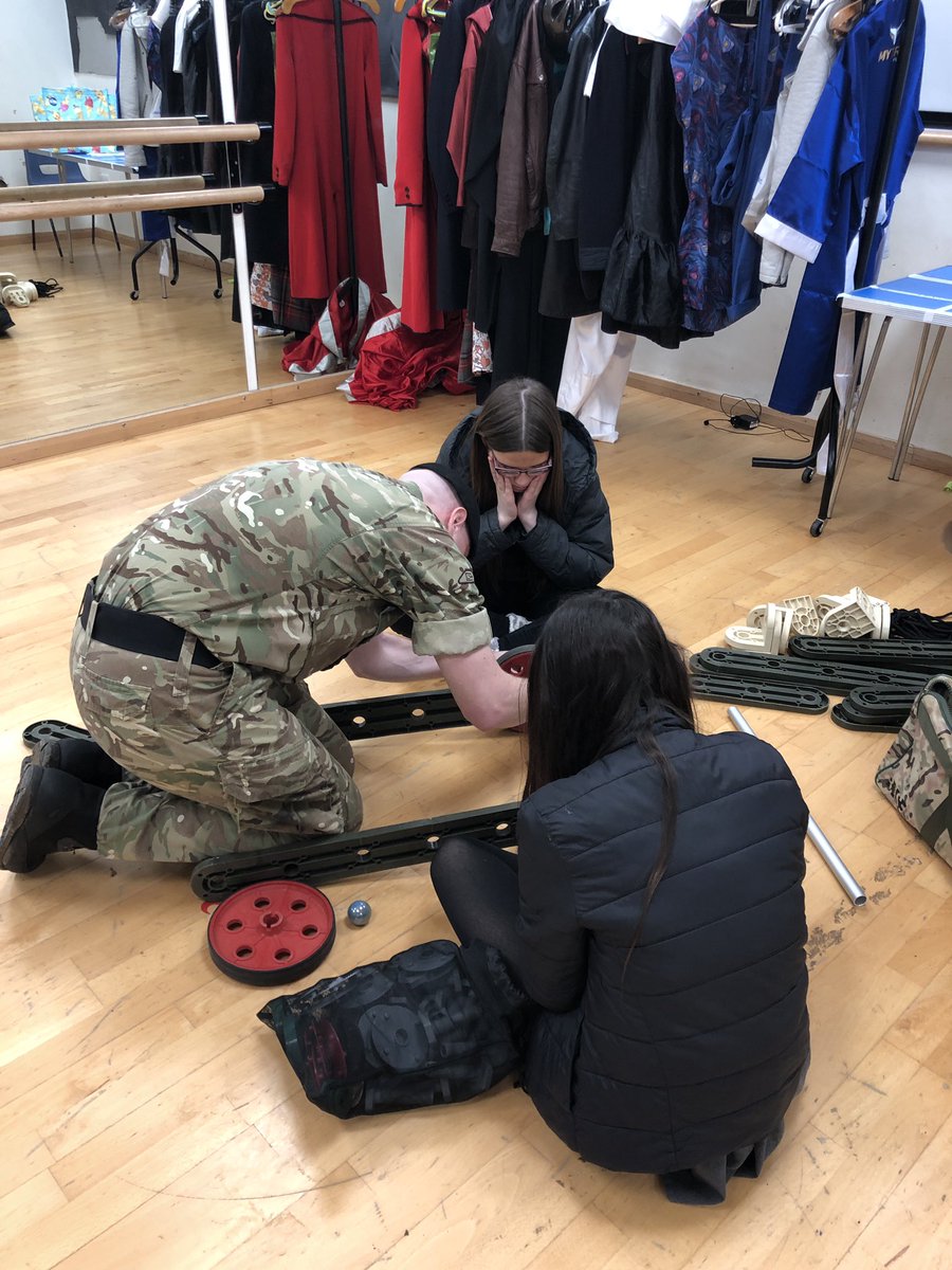 SalisburySgo's tweet image. Thank you to @ArmyintheSW for running a STEM session with our Restart students this afternoon 🚗
