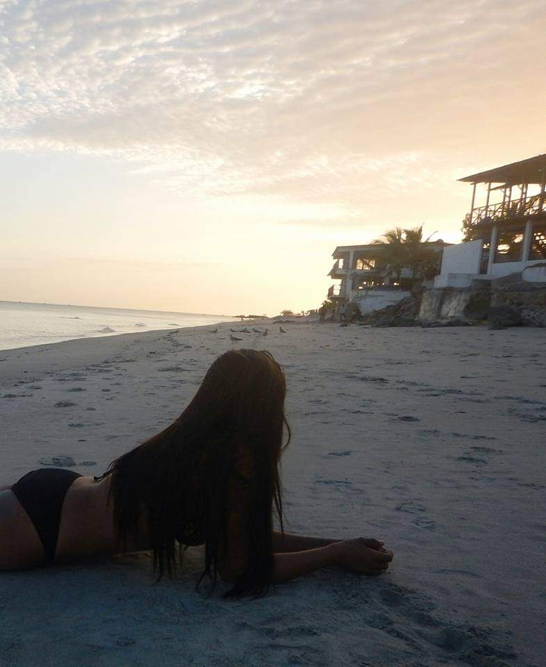 CarolinaIsabelF's tweet photo. Un día más de recuperación, sintiendo la necesidad de salir rápido de esto para volver a mi vida normal. Anhelo disfrutar de la playa y el aire libre pronto. ¡Regresaré! 🏝️♥️ #Recuperación #VolverALaNormalidad #TweetPersonal https://t.co/tBoZc89cMO