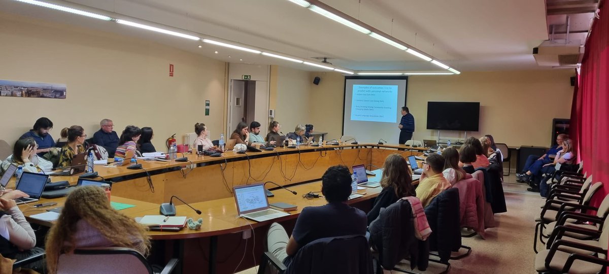 Christopher McCarty is explaining us
“When using personal networks?”

#PNA24
#personalnetworks
#personalnetworksanalysis
#socialsciences
#research