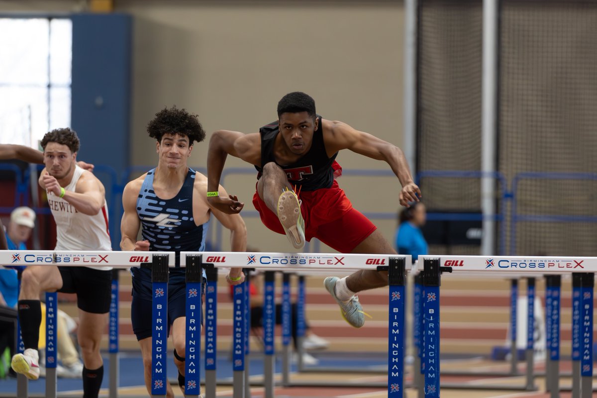 andrewtsimonson's tweet photo. Chelsea’s Ty Cason, Thompson’s Bradley Franklin and Akasha Dudley and the Oak Mountain girls 4x800-meter relay team earned state titles as they found success along with Spain Park at the 7A indoor track and field championships.

Story: https://t.co/5lH3QhqwVO https://t.co/0NKpZab8CA