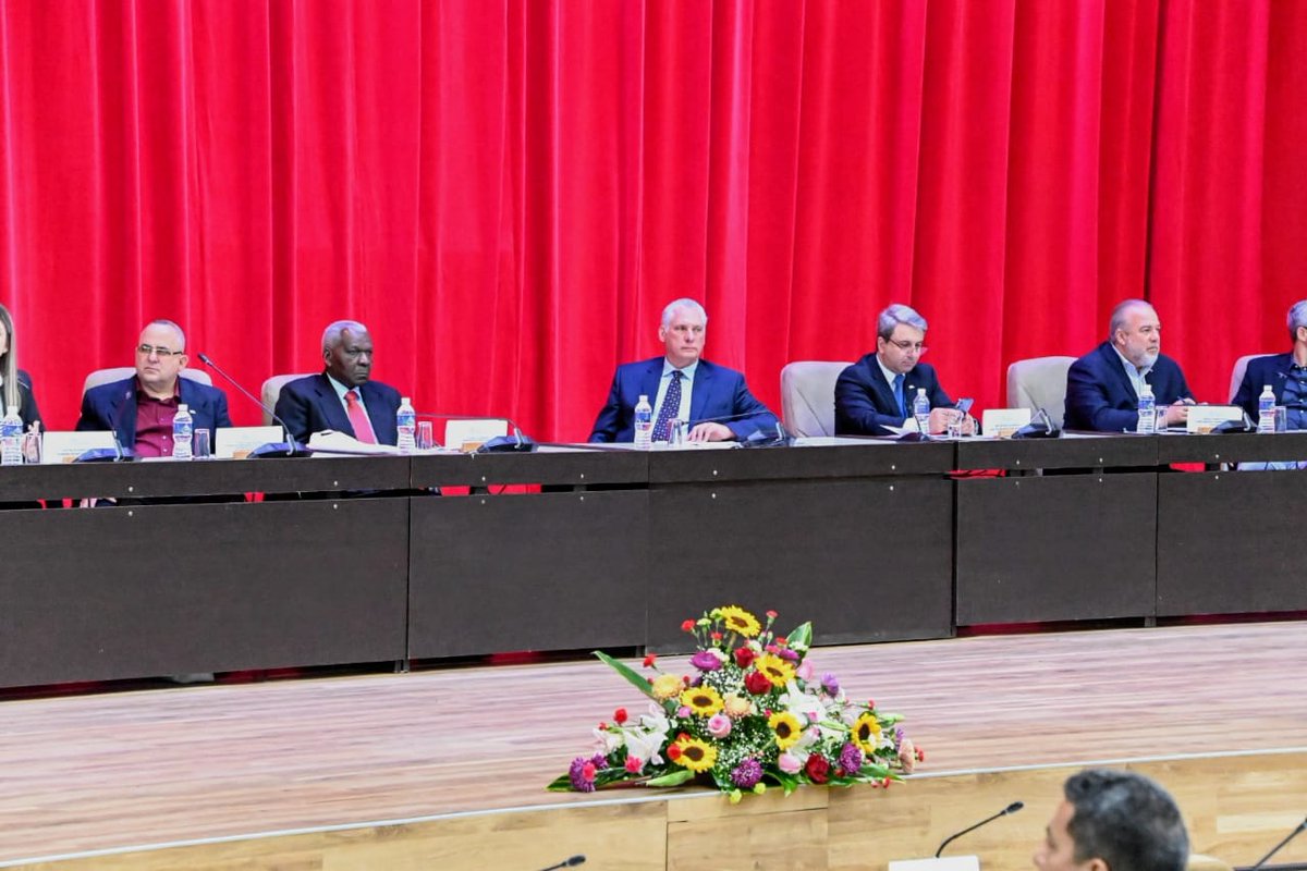 PresidenciaCuba's tweet photo. El presidente @DiazCanelB asiste a la inauguración del 14 Congreso Internacional de Educación Superior "Universidad 2024".

Delegados de unos 40 países se reúnen en La Habana para intercambiar acerca de los actuales retos que tiene por delante la Educación Superior del futuro. https://t.co/9cxXje9wCD