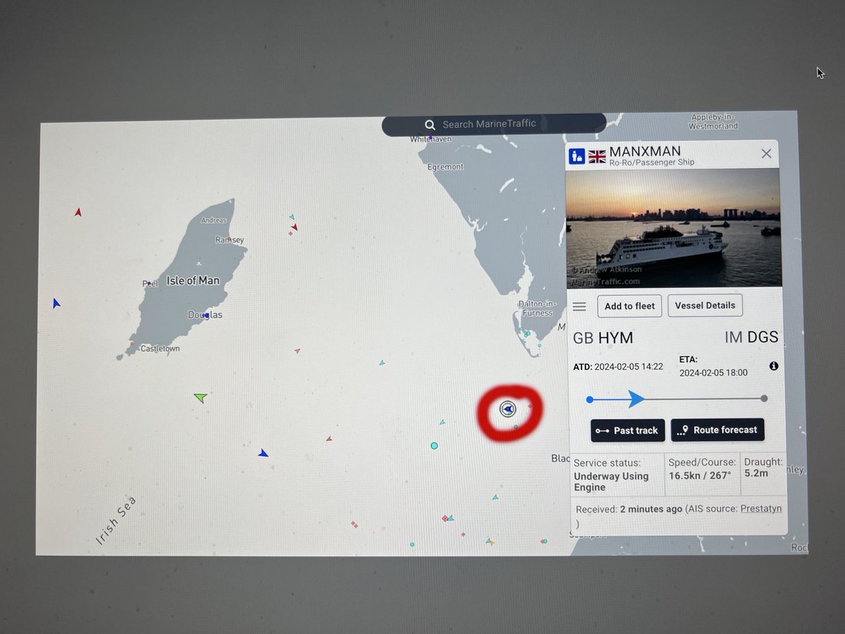 thetraveltrunk tweet media
