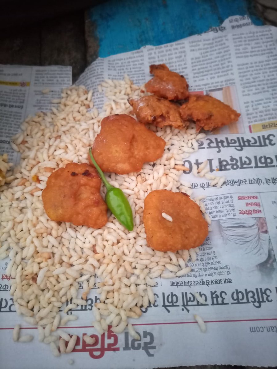 Talk_Priyanshu's tweet image. आइ साँझक जलखई में मुरही,कचरी आ आलू चॉप..🤏😋