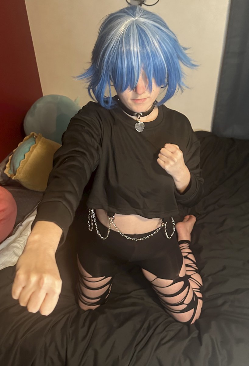 Petitsweettreat's tweet photo. Also took some pictures that reminded me of @DifmanM character 💙 just some silly stuff (don’t punch on beds!) https://t.co/tVmnUo1Jgu