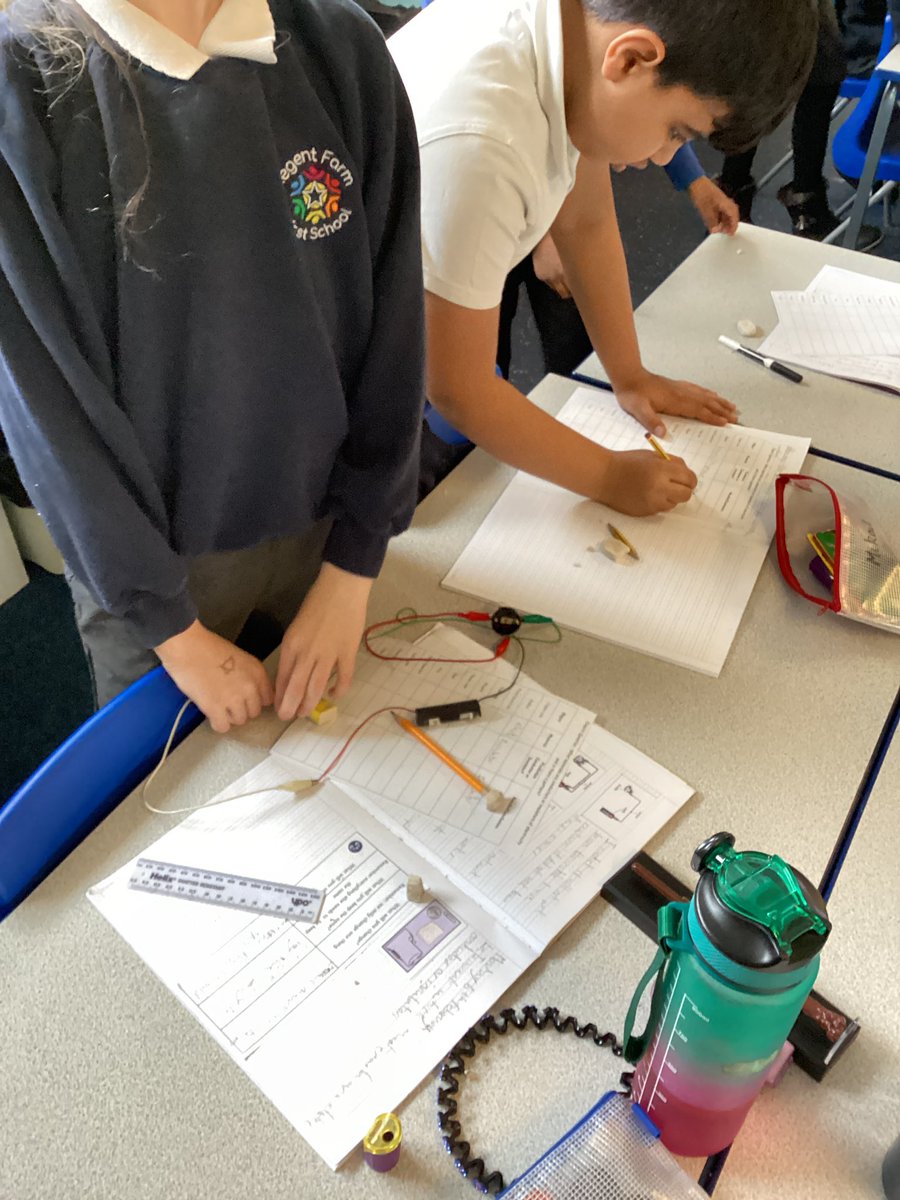 RegentFarmFirst's tweet photo. ✨Year 4 science adventure underway! 🔍 Exploring conductors and insulators by creating circuits and testing materials. 💡Sparks of excitement and curiosity lighting up the classroom this afternoon!  ⚡️#scienceexploration #fairtesting #activelearning https://t.co/mkPGKePg78
