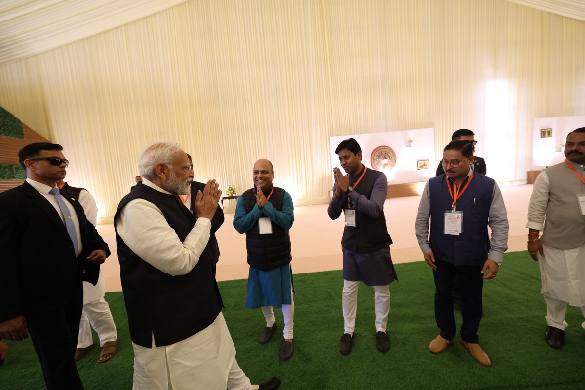 Sharing my experience on a profound interaction with Adarniya PM Shri @NarendraModi Ji, during his recent visit to Assam. As a karyakarta, the sheer honor of being in his presence & absorbing the wisdom he shared has created a memory that will be etched in my heart forever. 1/3