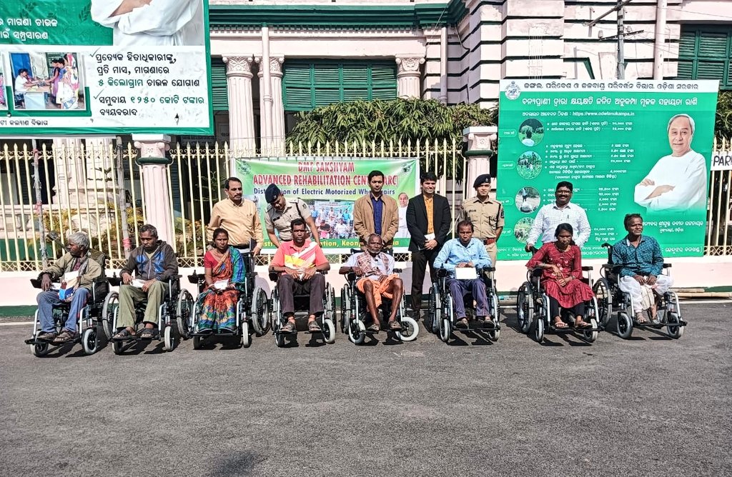 SSEPD2's tweet photo. Distribution of Motorised Wheelchairs to PwDs at Keonjhar. @CMO_Odisha @Ashokpandabbsr @BPSethi #Keonjhar #Motorised #Wheelchair #BBSA #Locomotor #Disability #EmpoweringPwDs #SSEPDOdisha #OdishaCares https://t.co/bV8SCY5ZaR