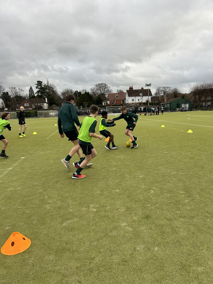 SJSFC's tweet photo. Our technical skills stations for training today with @STJLowerSchool football teams. Some great talents on display 💚 🦅 @stjohnssport https://t.co/Vsi3FnFYl7