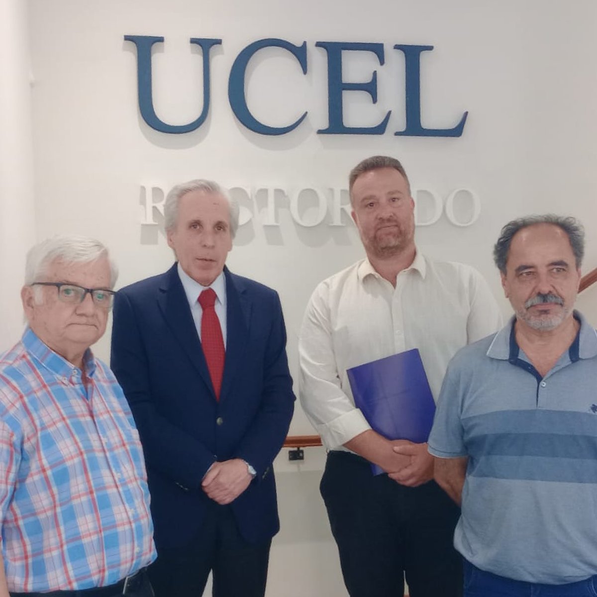 GirsuM2d's tweet photo. 𝐂𝐎𝐍𝐕𝐄𝐍𝐈𝐎 𝐂𝐎𝐍 𝐋𝐀 @uceloficial 
🤝🏻 Por primera vez en la Prov. de Santa Fe, el sector académico, a través de la Universidad del Centro Educativo Latinoamericano #UCEL; y un Consorcio de Gobiernos Locales, #GIRSUM2D, se unen en este desafío educativo y ambiental. 📗🌱 https://t.co/4CDL42V26y