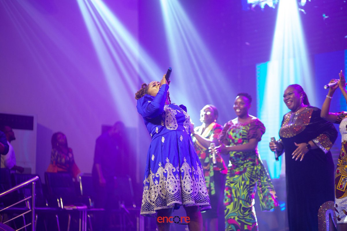 moronfoluwa08's tweet image. Embracing the spirit of worship, these frames encapsulate the diverse expressions of devotion, uniting hearts in the tapestry of Sunday service. 

📸: @Princeencore 

#WorshipMoments 
#SoulfulSundays