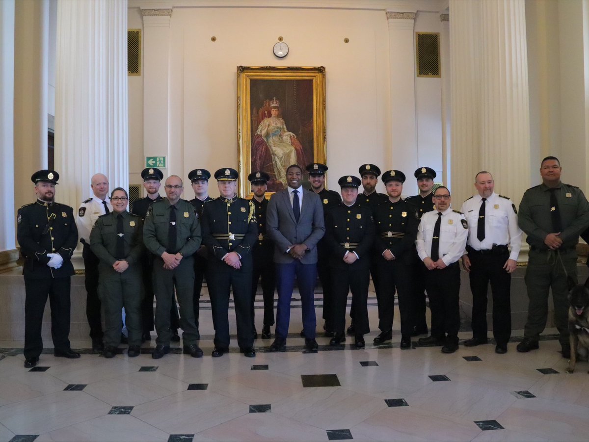 The MWF is very pleased to see the province continuing with their commitment to the revitalization of the MB CO Service. The Hon. Jamie Moses took the opportunity to welcome the newest recruit class to the MB Legislature for an official ceremony.  @jmoses6 @WabKinew