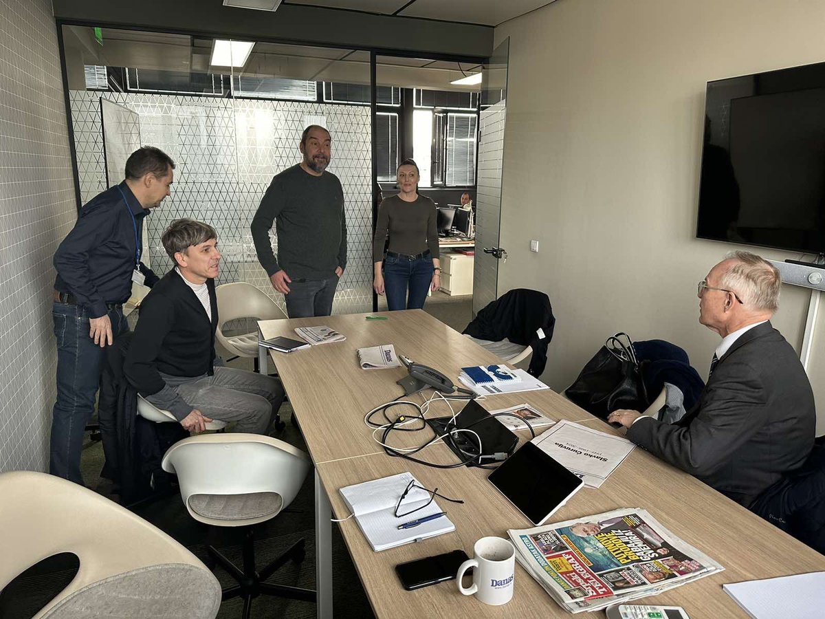 The <a href="/OSCE_Serbia/">OSCE_Serbia</a> reps, headed by Ambassador Jan Braathu, addressed media issues with <a href="/OnlineDanas/">Danas</a> staff.
Focus: media reforms and journalist safety.