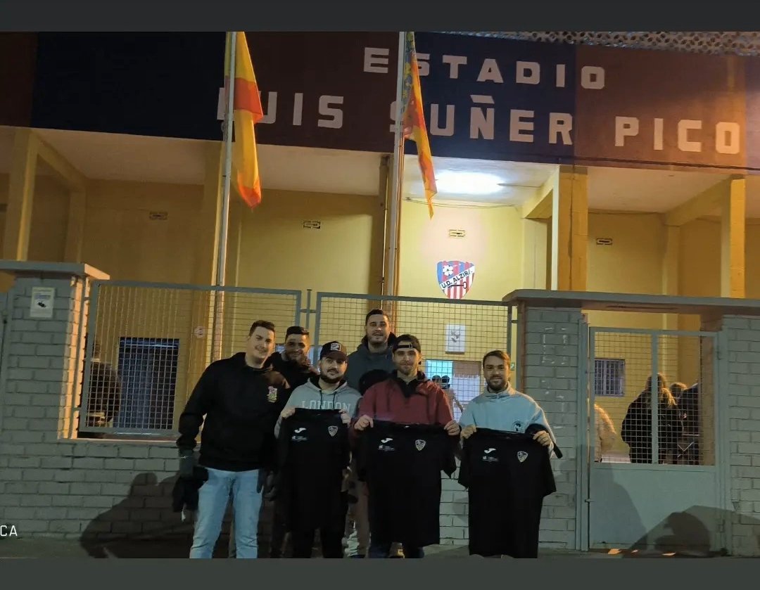 Siempre he intentado hacer algo más que entrar de  22 a 00 e irse 

Creo que en cada temporada lo he conseguido 

Me pongo a pensar desde el primer año que empecé a clubes pro y me han dado muchas amistades que a día de hoy son apoyos en mi día a día 

Gracias a todos señores ❤️