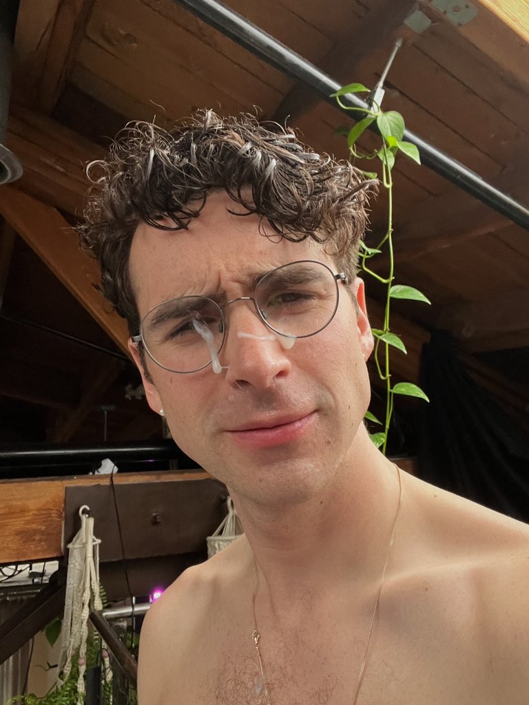 When you’re going to meet up with a stranger and a friend texts you “send me a photo so I know you’re safe!” https://t.co/ftOUTwqoeC