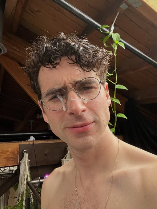 When you&rsquo;re going to meet up with a stranger and a friend texts you &ldquo;send me a photo so I know you&rsquo;re