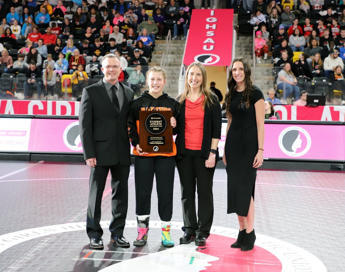 Congratulations to Tatum Shepherd of Ridge View High School, who was awarded the IBA's Student Athlete Achievement Award in girls wrestling! Special thanks to Cara Godfredsen of Citizens First National Bank for presenting the award!