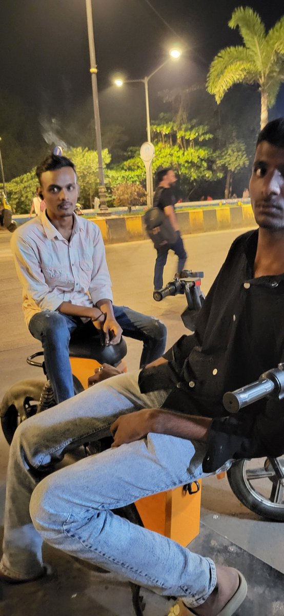 indriyajit's tweet photo. @MTPHereToHelp These two enjoying tea after driving their ebikes on Carter road promenade https://t.co/JpzOtFnOGO