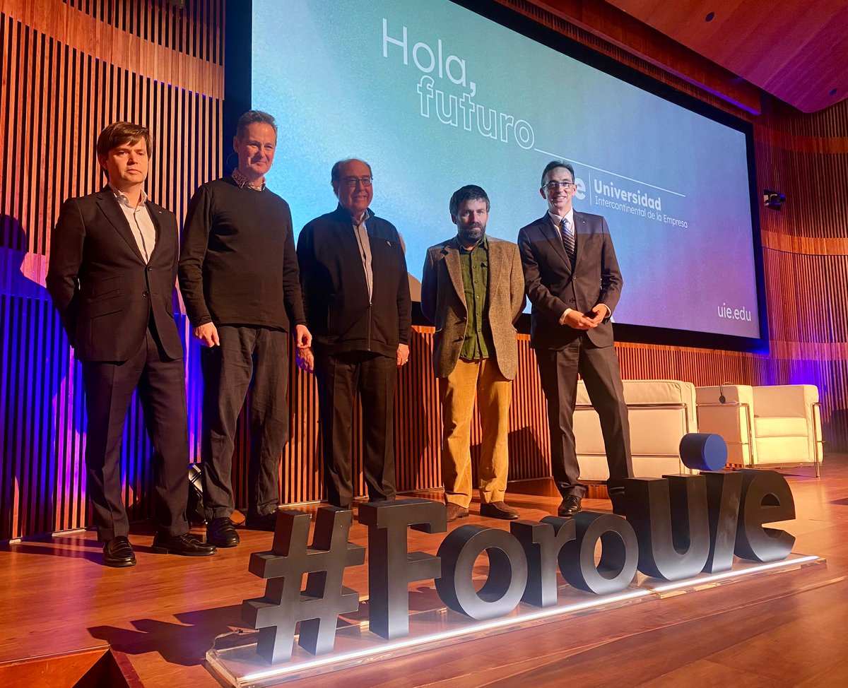 #ForoUIE de Sociedad y Economía:
Sigue en #Directo la conferencia de <a href="/TimFlach/">Tim Flach</a> en la sede <a href="/Afundacion_org/">Afundación</a> A Coruña:

afundacion.tv/proximos_direc…