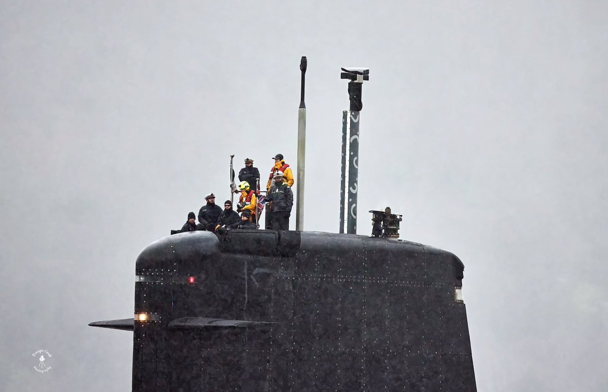 DougieCoullPix's tweet photo. 🏴French visitor departed in heavy wind and rain this afternoon 🇫🇷
#france #french #submarine #submariner #rubisclass #hmnbclyde #navy #frenchnavy #frenchsubmarine https://t.co/TVf6mhFKvn