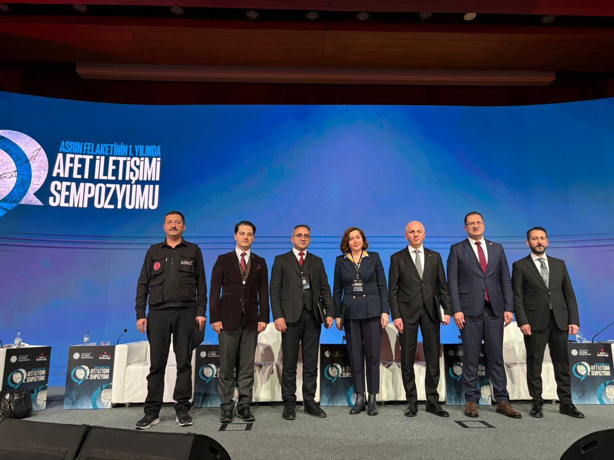 Cumhurbaşkanlığı İletişim Başkanlığınca düzenlenen Asrın Felaketinin 1. Yılında Afet İletişimi Sempozyumuna Kızılay olarak katılım sağladık. 

📍Afetlerde İletişimi Yönetimi ve Koordinasyon 
📍İletişim Stratejileri
📍Paydaşlarla İletişim
📍Dezenformasyon 
📍Afet Okur Yazarlığı