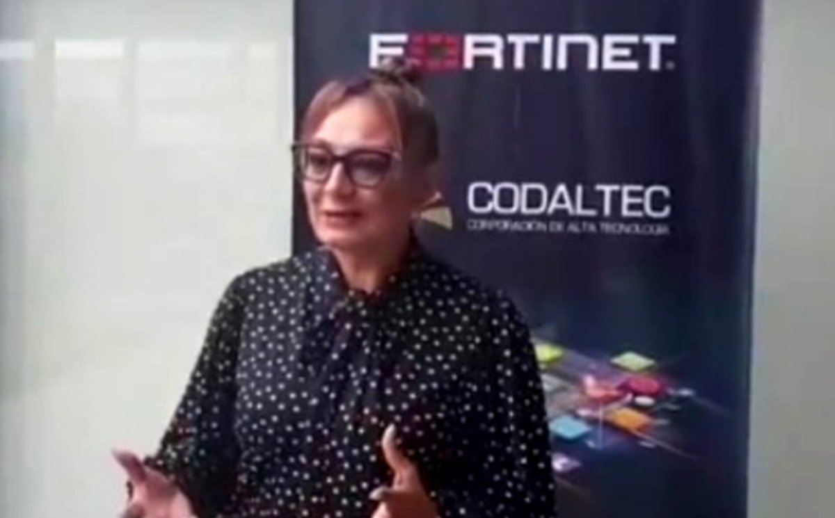 SuperVigilancia's tweet photo. Hicimos presencia junto al @ViceGSED en el Foro de Autodiagnóstico de Transformación Digital para empresas del Grupo Social de Defensa organizado por @Codaltec. Continuamos explorando líneas de trabajo para el desarrollo de capacidades en el área tecnológica de nuestro sector. https://t.co/dElBaADC31