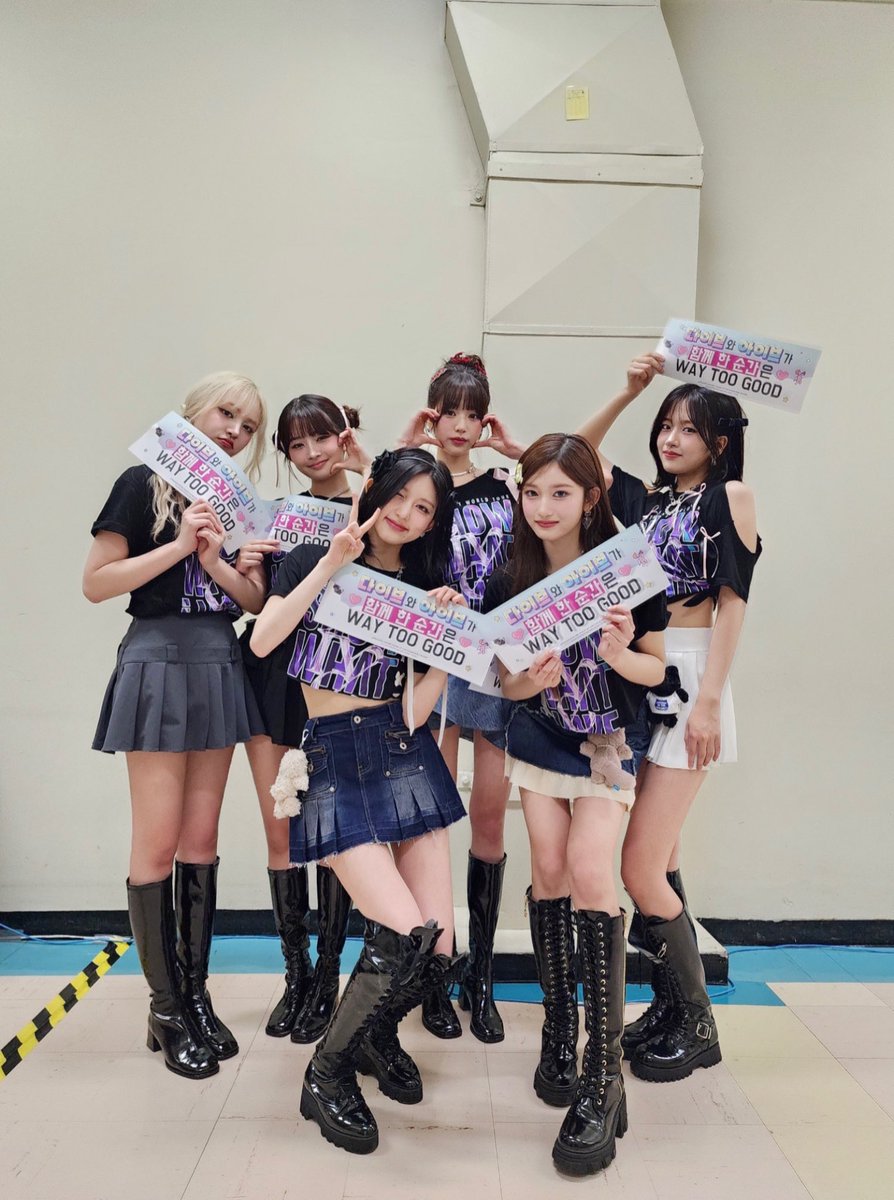yujjinah's tweet photo. ✩ ﾟ ◠   𓈒   ︵  “To you, dear 𝗕𝗮𝗻𝗴𝗸𝗼𝗸.” Surrounded by utter dreamlike situation that burst out underneath the purplish constellation above, we girls are totally in awe and mesmerized as well knowing another memorable night with 𝐃𝐈𝐕𝐄 is preciously secured. https://t.co/QUVPuaYuAN