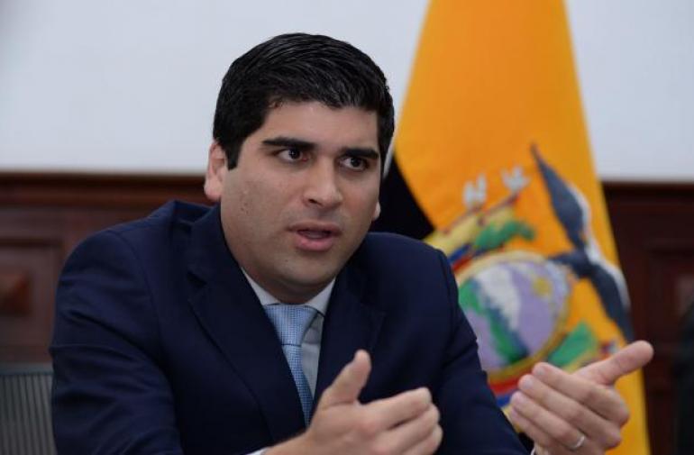 ElDatoEcua's tweet photo. #Urgente “¡O remamos juntos o nos hundimos. Solo con el aumento del IVA y otras medidas complementarias se evitará un desastre!”

"Con o sin Estado de Excepción, la situación fiscal del Ecuador es insostenible, y por eso toda la clase política debe apoyar las iniciativas tributarias del actual gobierno", manifestó el exvicepresidente, Otto Sonnenholzner.

#EcuadorenGuerra #Ecuador