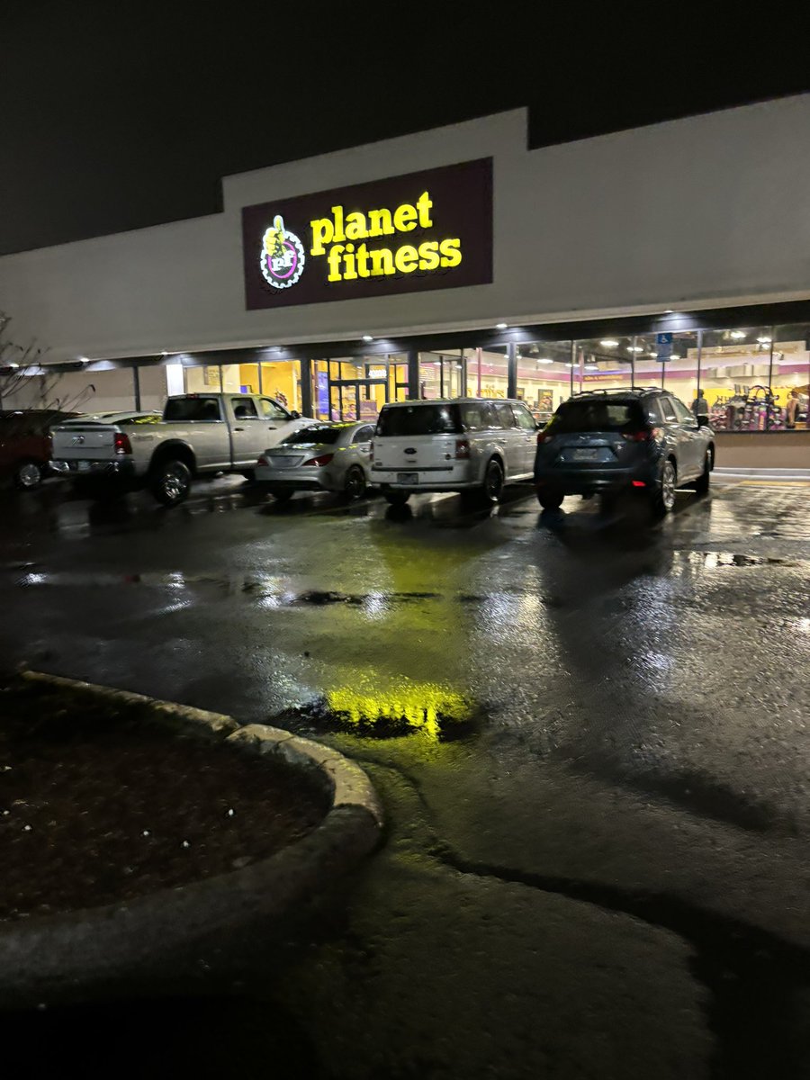 coedaly's tweet photo. First day back at the gym before work https://t.co/AZV3WQN6rY