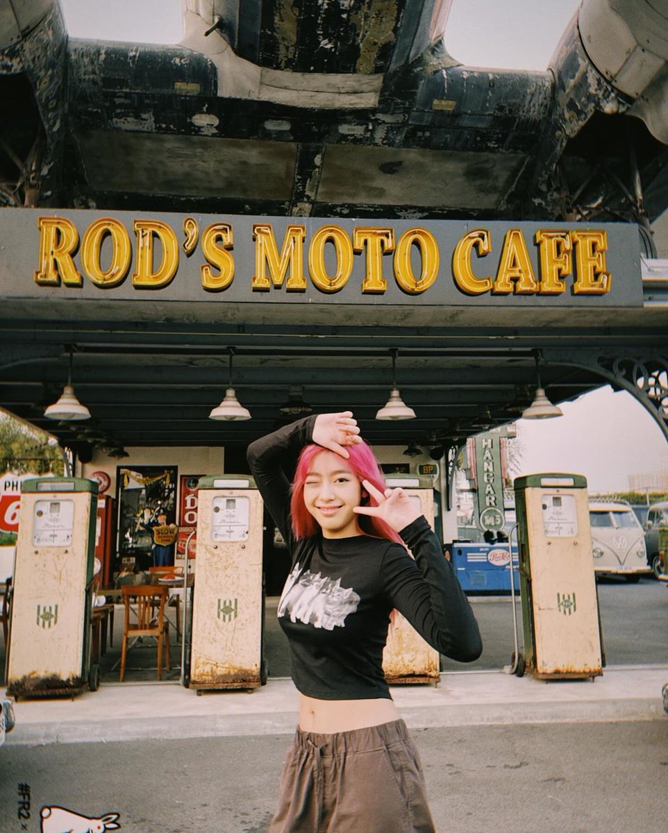 n4t33_dusk's tweet photo. 240205 | 📸 c.amyy_
"99 problems. 🤍🐺"
Amy with pink hair!!?? 😍🩷🩷
#bXd #bXdAMY https://t.co/0YJCzjGX6T