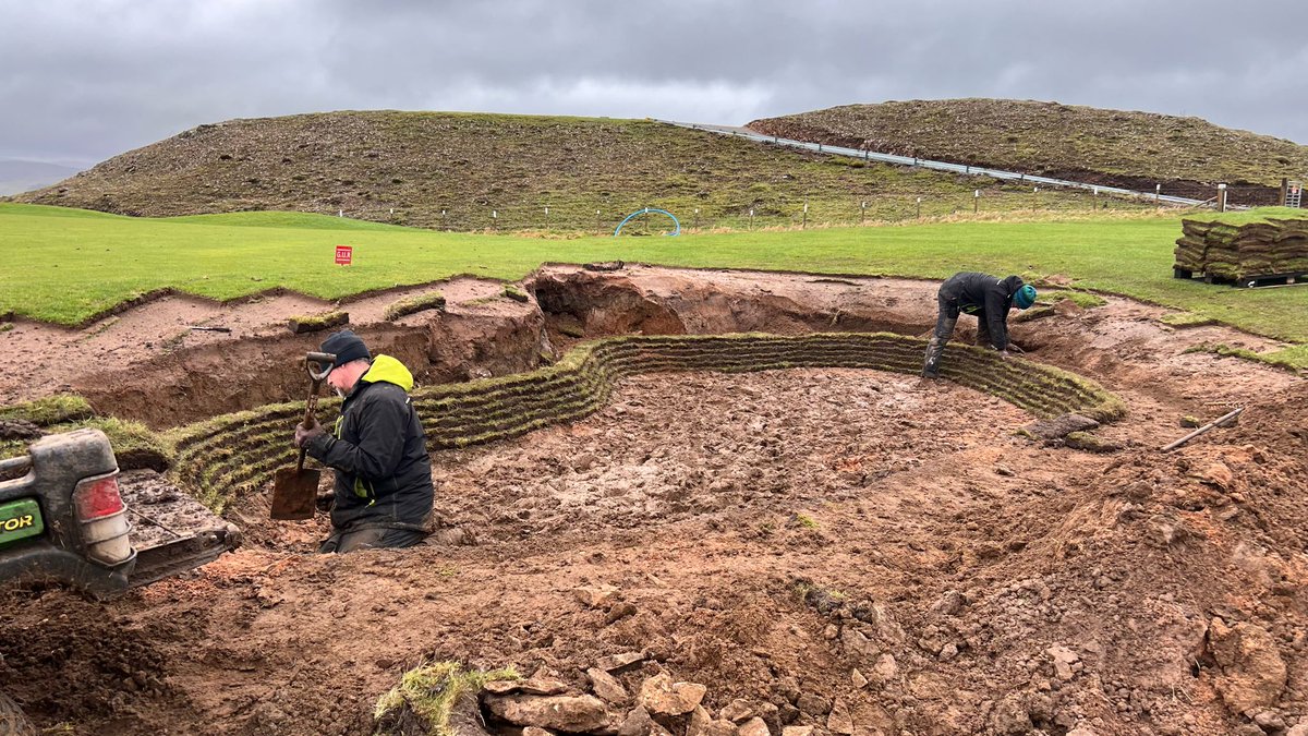 kendalgcgreens's tweet image. Day 6, after hitting bedrock and we are starting to take shape, another couple of days should see the bunker built and the base scraped out ready for sand. 
#greenkeeper #greenkeeping  #winterprojects #kendalgolfclub