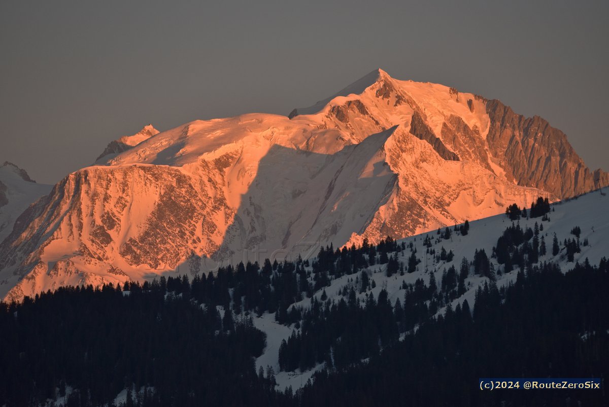 Le spectacle du Mont-Blanc au coucher du soleil, depuis le col des Aravis. Un ravissement !🤩

#MontBlanc #HauteSavoie #Sunset #Aravis #MagnifiqueFrance #BaladeSympa #alpesfrancaises #AuvergneRhoneAlpes