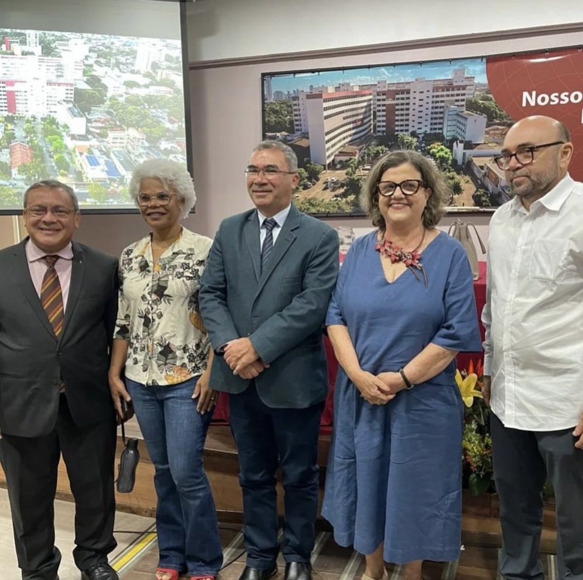 teresaleitao_'s tweet photo. A convite do reitor Padre Pedro Rubens, participei da solenidade de abertura do semestre letivo da @Unicap - Universidade Católica de Pernambuco. O tema da minha palestra foi "A Universidade em Transformação". Tá disponível no youtube.
#educação #unicap https://t.co/KmL3ezJJAH