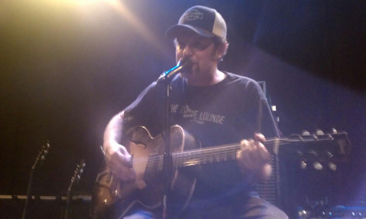 Throwback to one of my earliest concert photos: This is @ScottHBiram from way back in February 2012 in Orlando, FL

I was going to stuff before then, but I didn't take a lot of pictures.