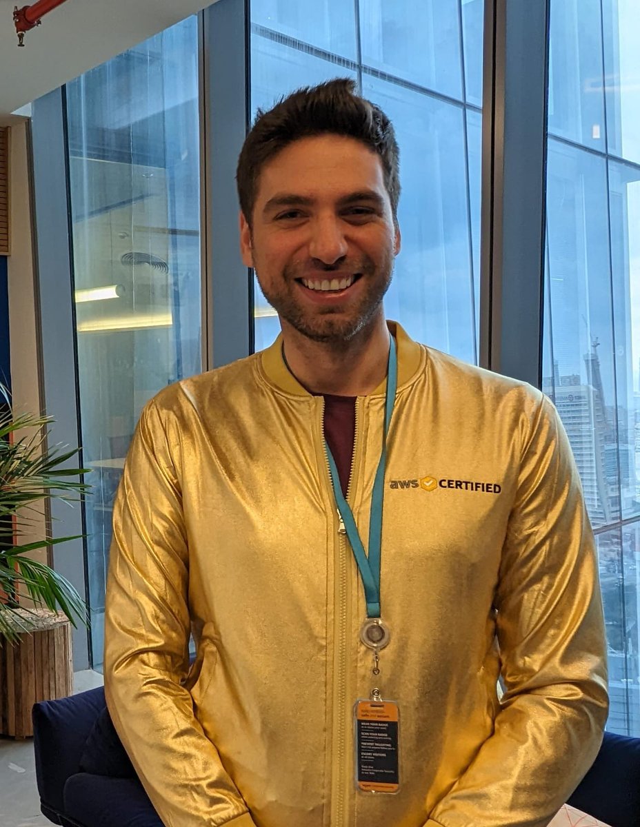 talklinger's tweet image. It&apos;s official, I got the golden jacket
#aws #awsgoldenjacket