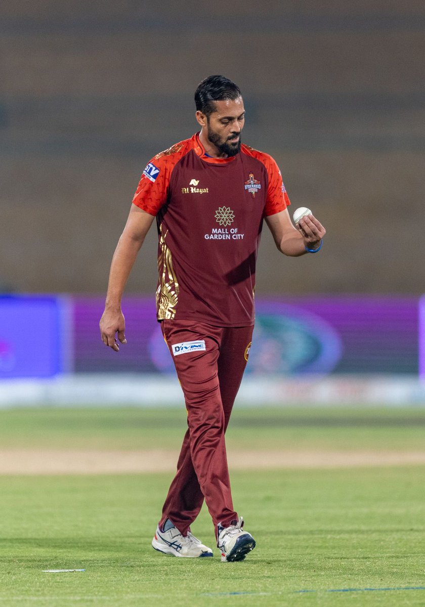 Cricwick's tweet photo. Mirpur Khas Tigers finish on 175/7 with Haseebullah Khan topscoring with 44 ๐
Hyderabad Bahadurs need 176 to win ๐ช
#SindhPremierLeague #SPLFinal https://t.co/a2Bzo5wCMJ