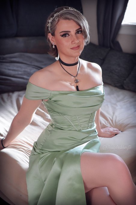 Bartender to Bridesmaid... well, if the dress fits ? https://t.co/MhWY4Fdz6g