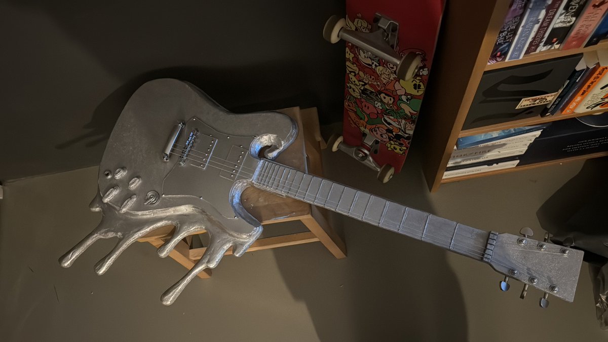 pukvtwt's tweet photo. me and my aftershock guitar against the world https://t.co/oYi189czL8
